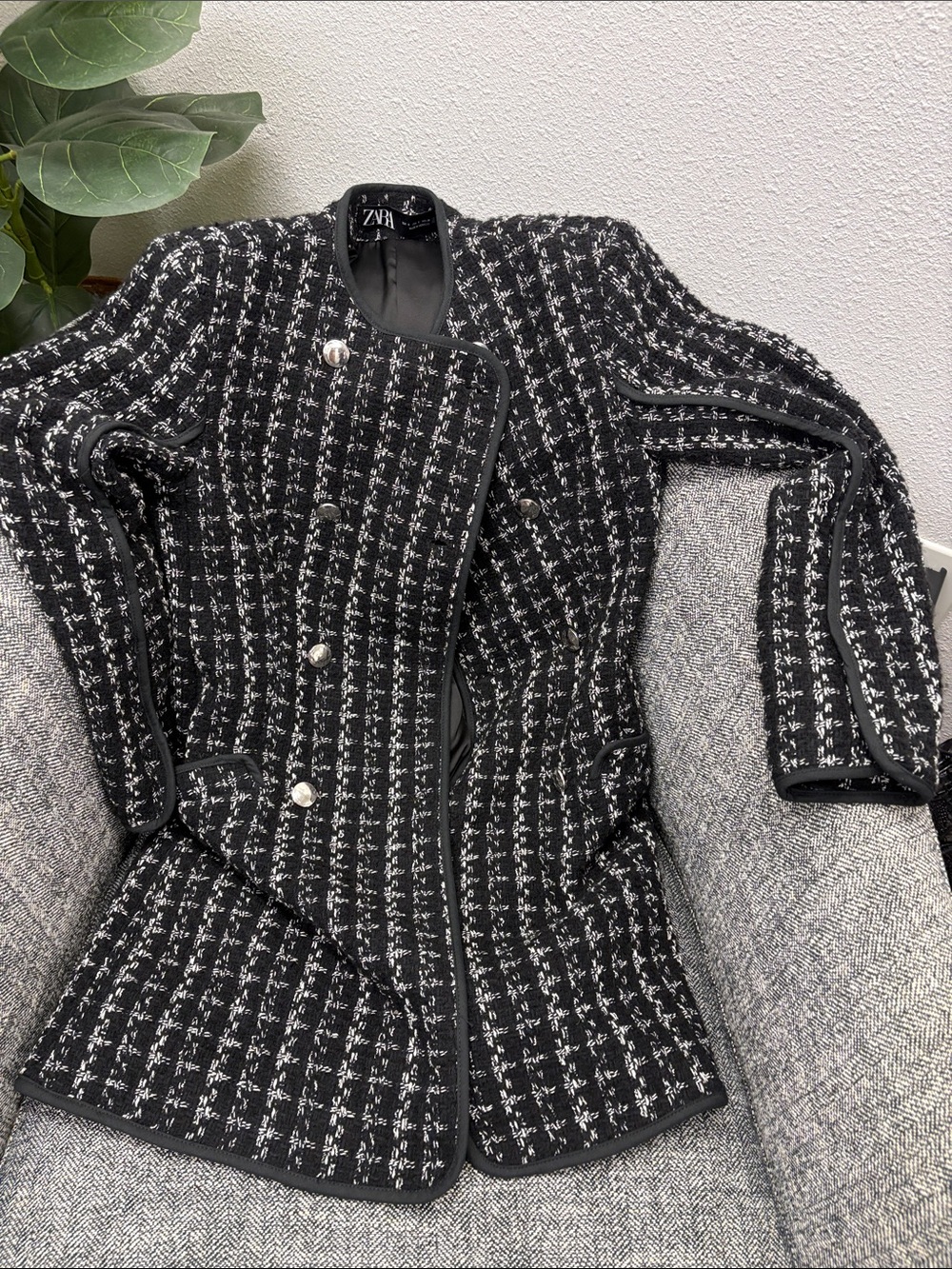 ZARA Black and White Tweed Structured Button-Front Jacket Size Small VGUC